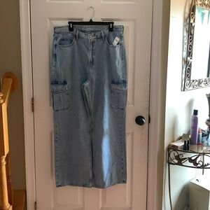 New old navy cargo jeans